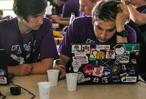 Finala Timişoara CTF: 12 echipe de liceeni pasionaţi de cyber security se întrec să răspundă la&nbsp;provocări